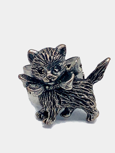 Cat with bow ring